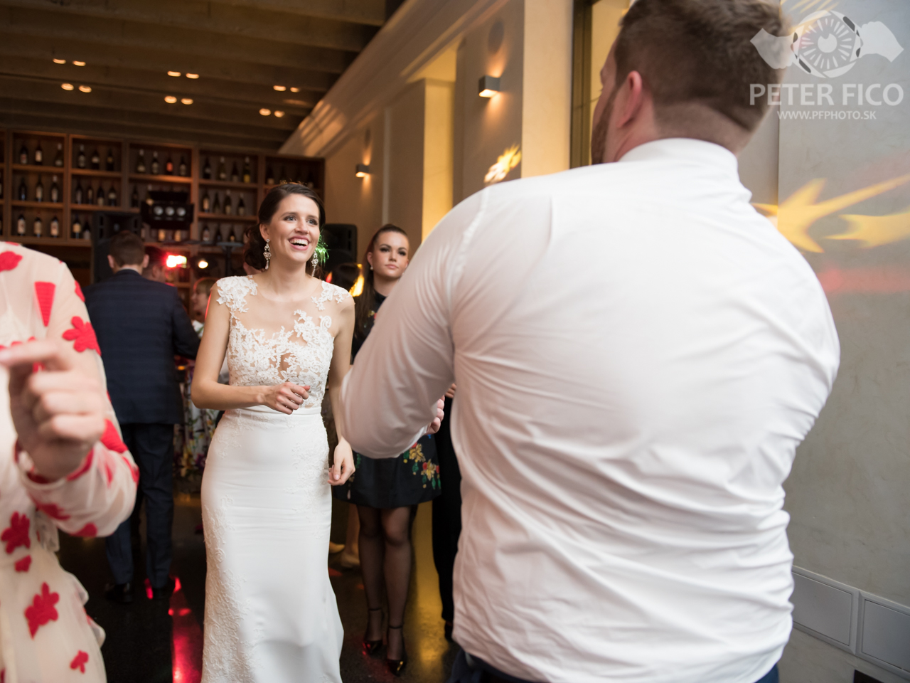 Krásne svadobné fotky s Bratislave. Peter Fico svadobný fotograf