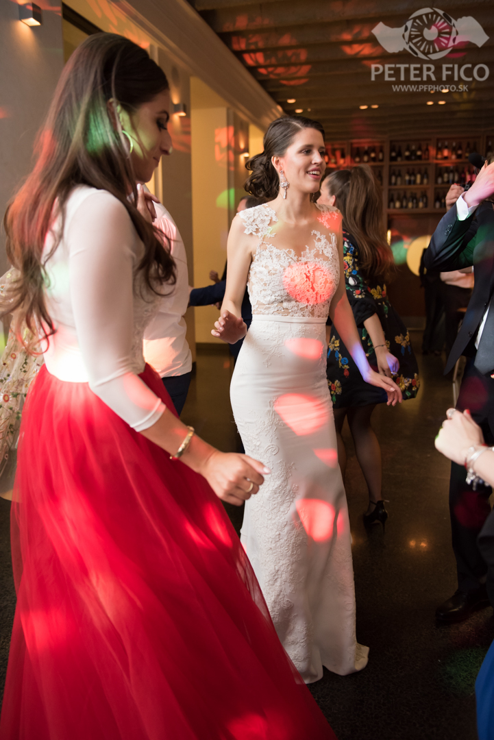 Krásne svadobné fotky s Bratislave. Peter Fico svadobný fotograf