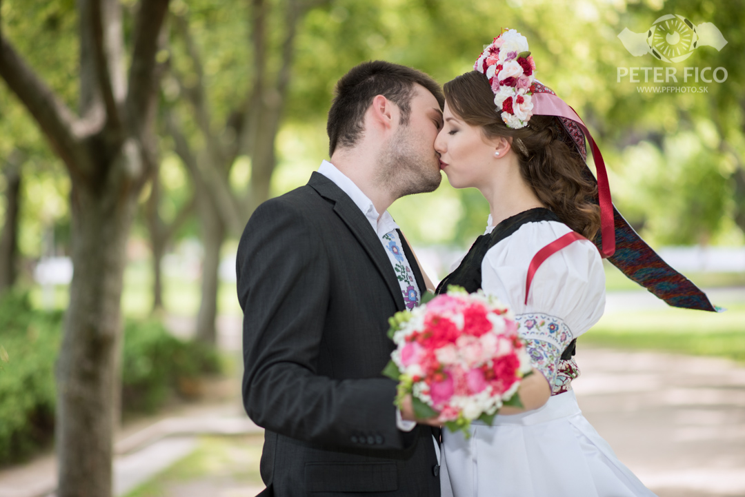 Krásne stradičné vadobné fotky sv Bratislave Peter Fico svadobný fotograf