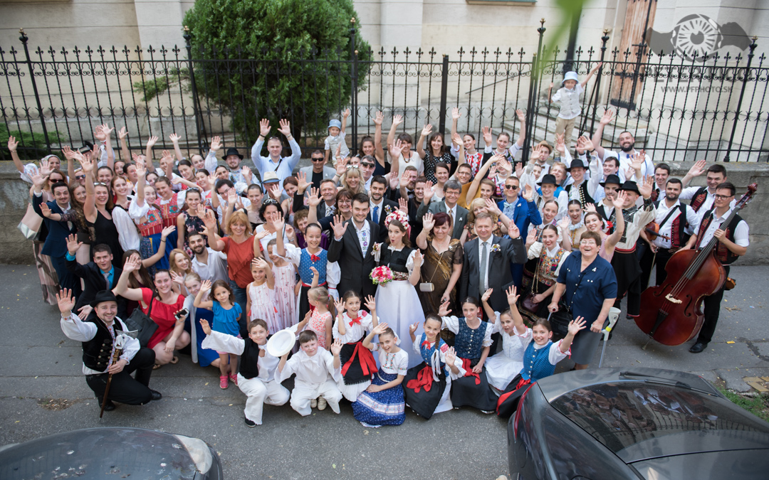 Krásne tradičné svadobné fotky v Bratislave. Peter Fico svadobný fotograf