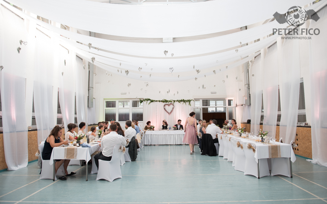 Krásne tradičné svadobné fotky v Bratislave. Peter Fico svadobný fotograf