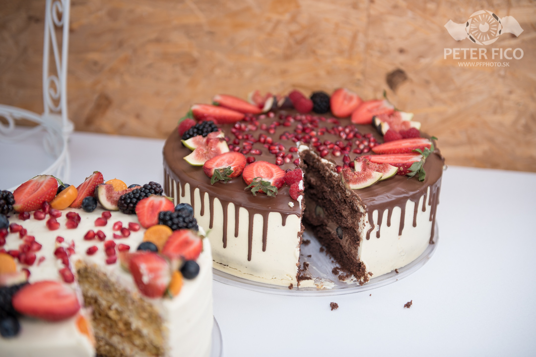 Krásne tradičné svadobné fotky v Bratislave. Peter Fico svadobný fotograf