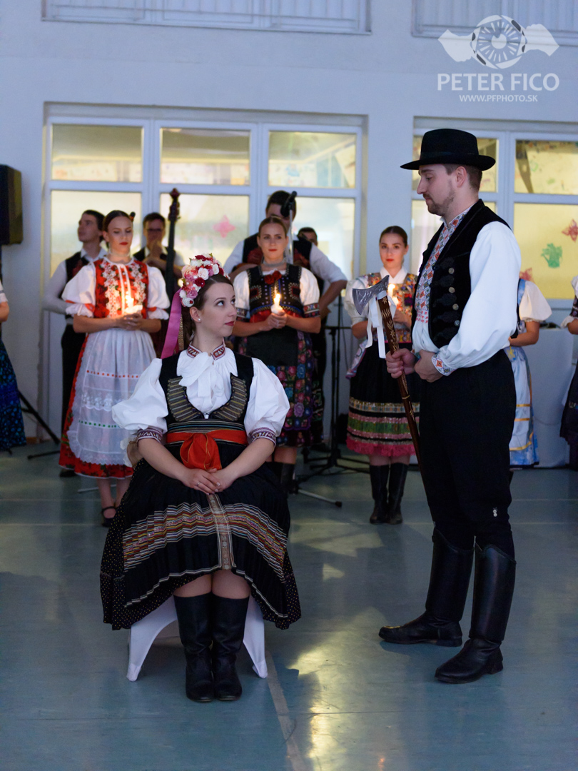 Krásne tradičné svadobné fotky v Bratislave. Peter Fico svadobný fotograf