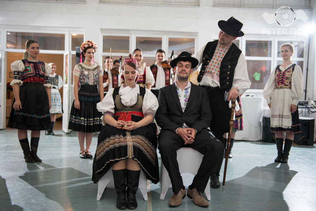 Krásne tradičné svadobné fotky v Bratislave. Peter Fico svadobný fotograf