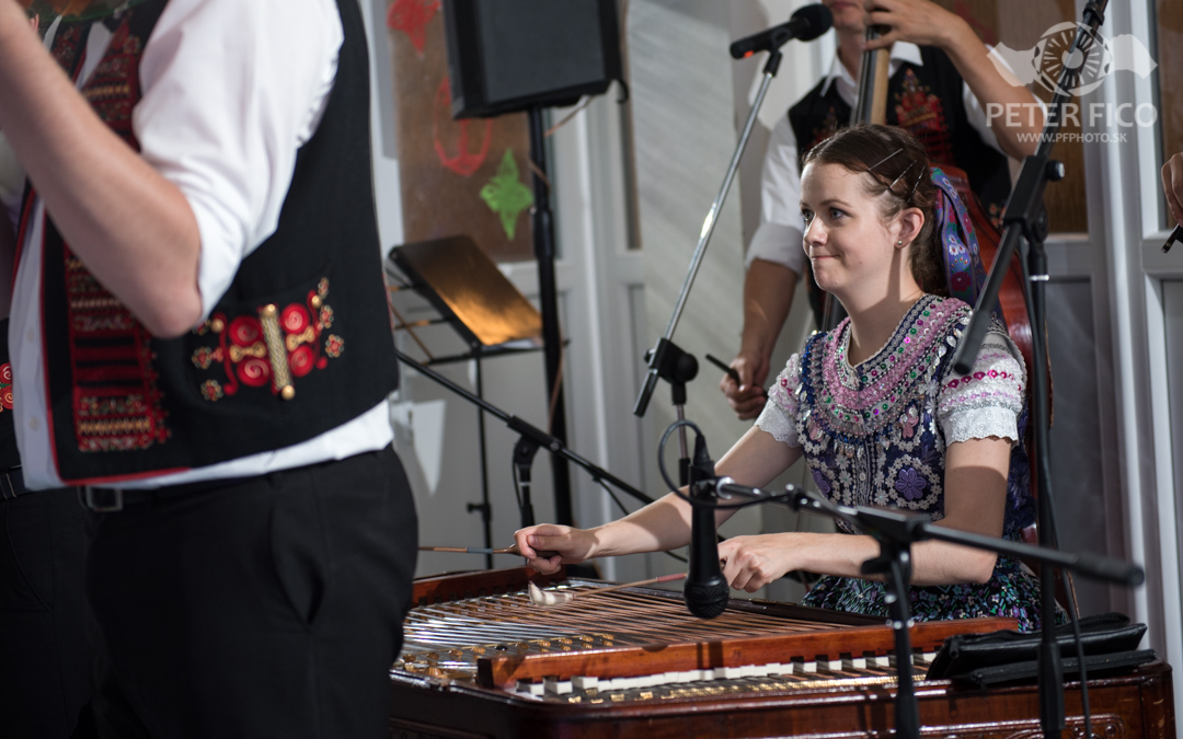 Krásne tradičné svadobné fotky v Bratislave. Peter Fico svadobný fotograf