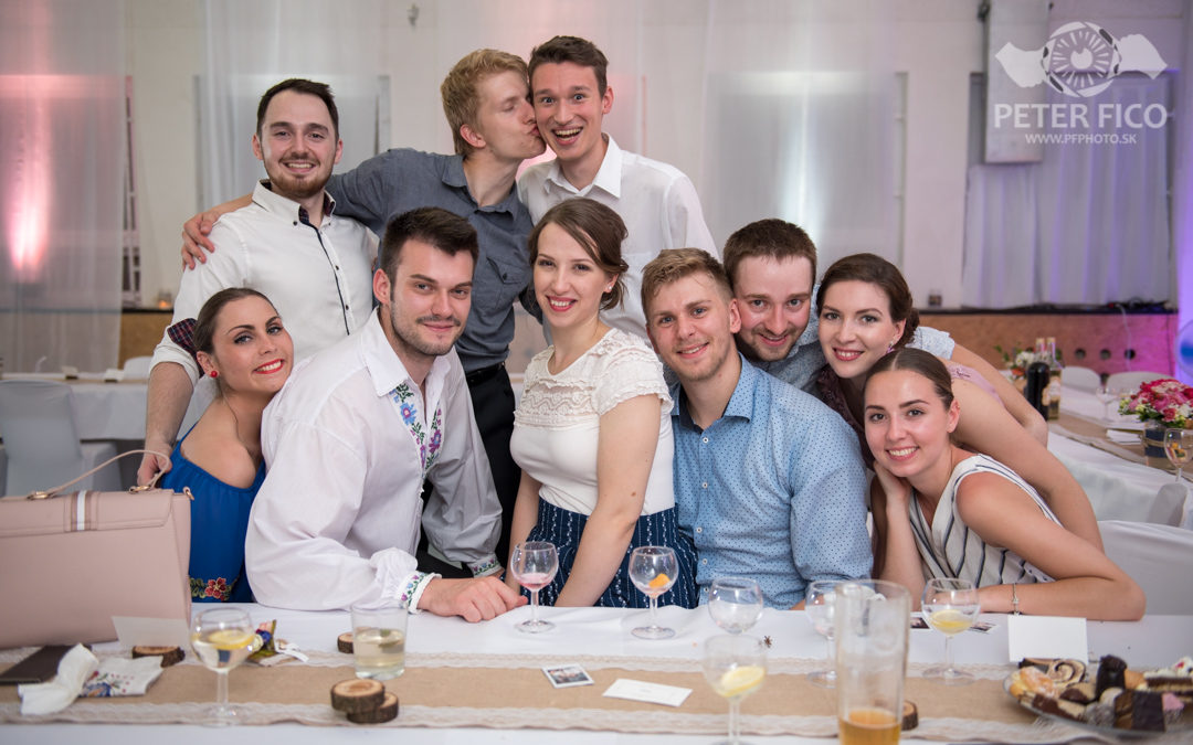Krásne tradičné svadobné fotky v Bratislave. Peter Fico svadobný fotograf