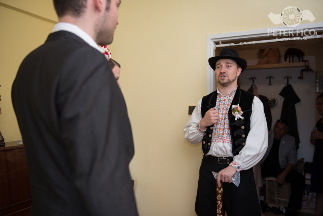 Krásne stradičné vadobné fotky sv Bratislave Peter Fico svadobný fotograf