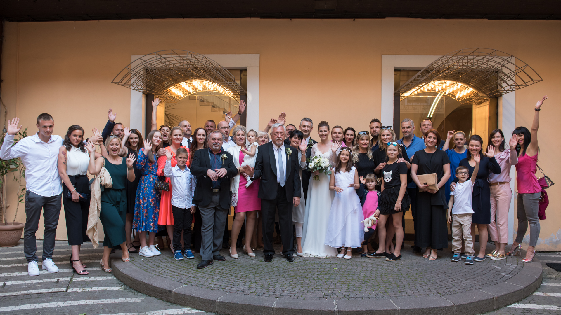 Krásne tsadobné fotky v Bratislave. Peter Fico svadobný fotograf