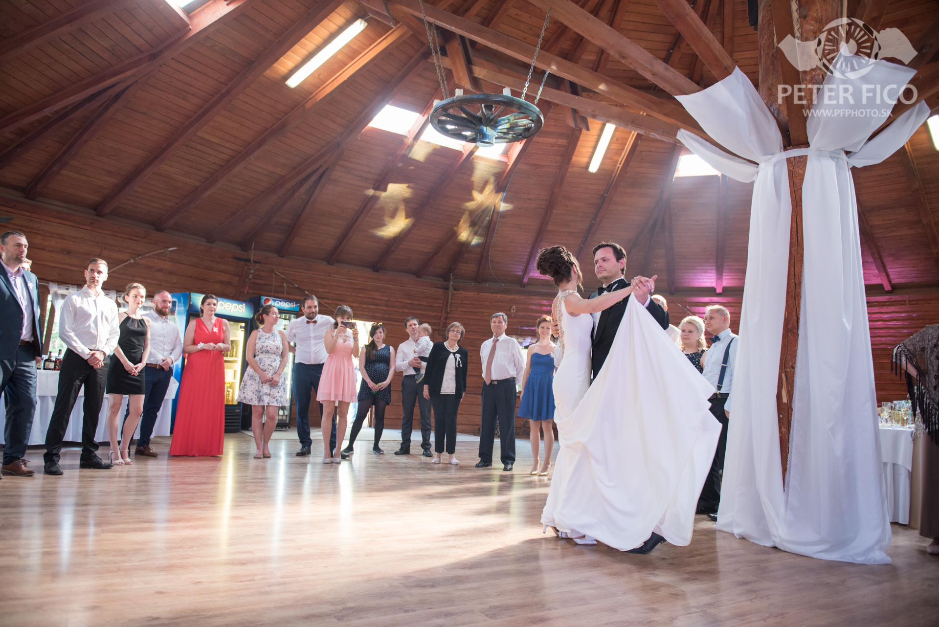 Svadobné fotky na ranči. Peter Fico svadobný a portrétny fotograf