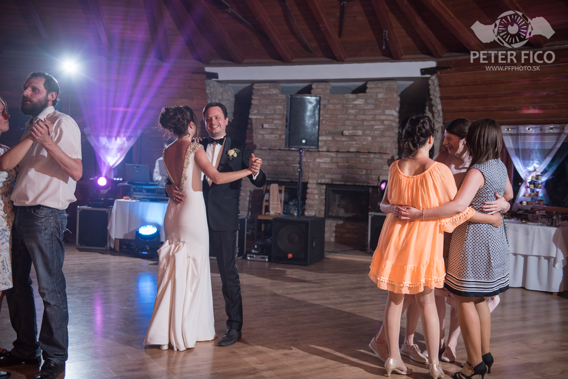 Svadobné fotky na ranči. Peter Fico svadobný a portrétny fotograf